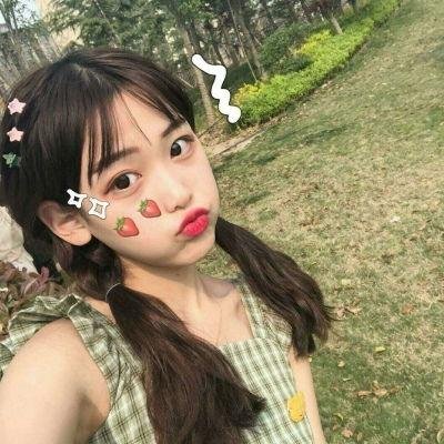 挥着翅膀的女孩